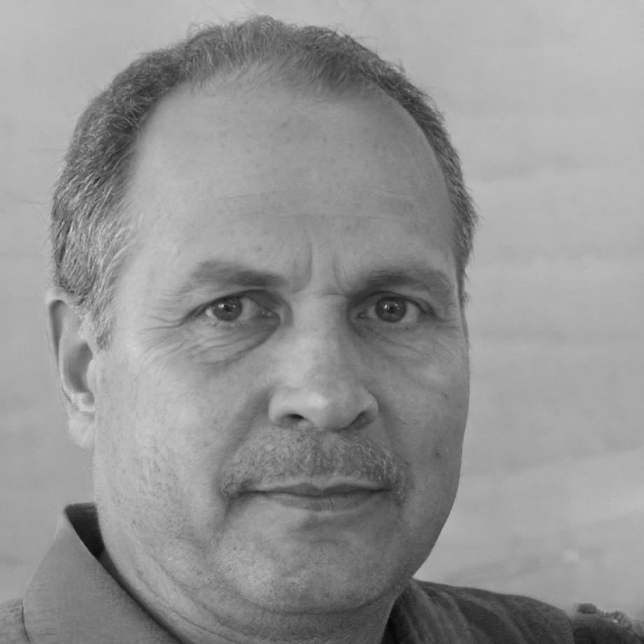 Retrato de Eliseo Martínez, Director Financiero